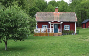  Two-Bedroom Holiday Home in Tjallmo  Тшёллму